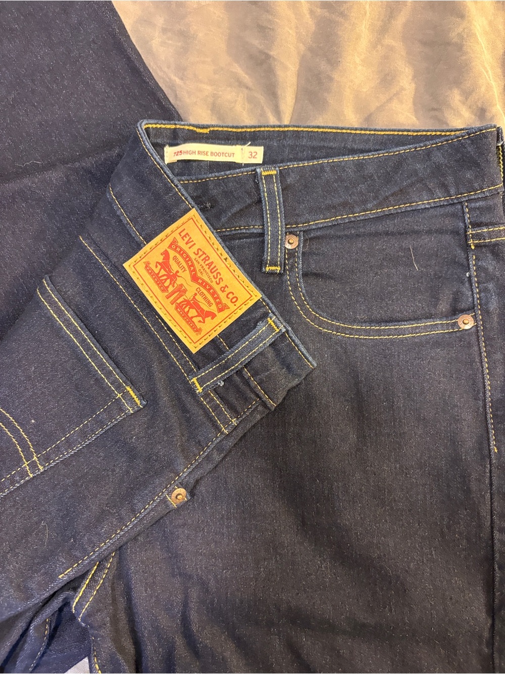 Levi's women's 725 dark Blue High-Rise Bootcut Jeans